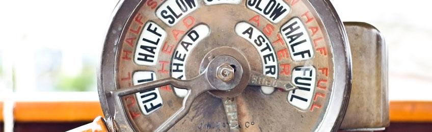 Schiffstelegraph &copy; Brendan Howard, Shutterstock.com